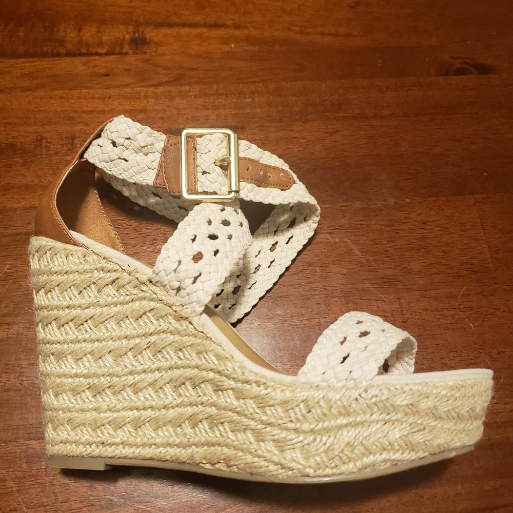wedges, new,cream,buckle